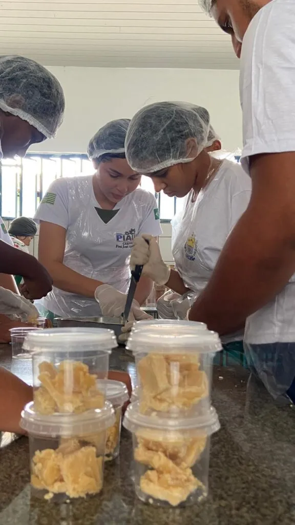 Curso de processamento de frutas tropicais transforma realidade de alunos na zona rural do Piauí