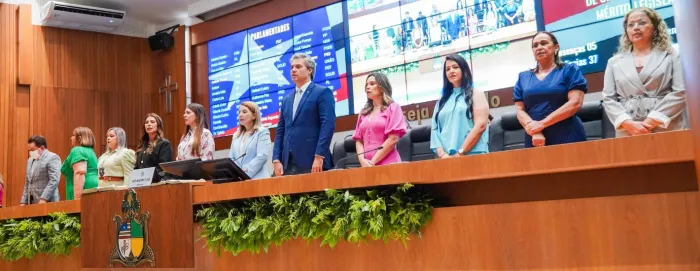 Sessão Solene em homenagem a mulheres que têm reconhecido trabalho desempenhado à sociedade, em diversas diversas área do conhecimento