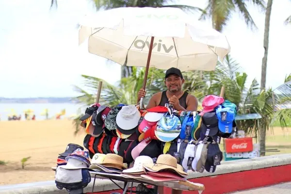 Sedurb analisa pedidos de ambulantes para comércio na faixa de areia e calçadão da Orla