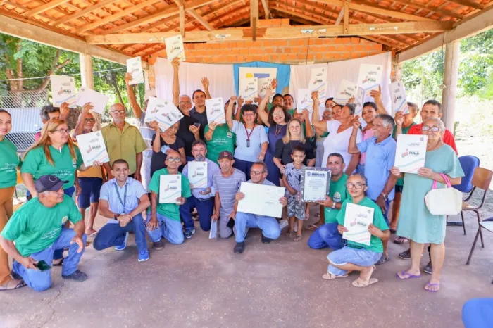 Crédito Fundiário: SAF entrega peças técnicas de georreferenciamento a agricultores do povoado Bom Sossego