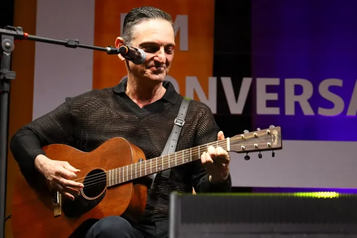 Paulo Miklos agita Parque Cultural Casa do Governador com hits e histórias da carreira
