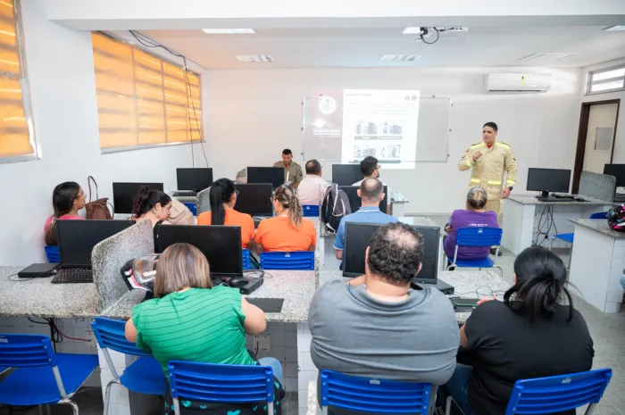 Servidores da rede estadual participam de formação de brigadas de emergência nas escolas de Campina Grande
