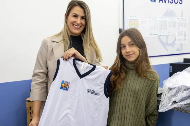 Prefeitura inicia entrega dos novos uniformes escolares na rede municipal de São Sebastião