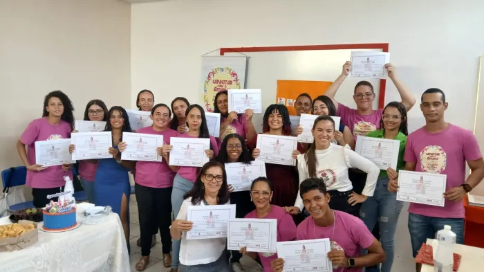 Cendac encerra curso de Operador de Caixa com entrega de certificados