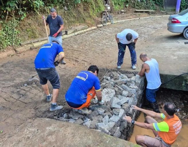 Regional Boiçucanga executa terceira fase da obra de instalação da proteção de gabião na Vila Tropicanga, em Boiçucanga