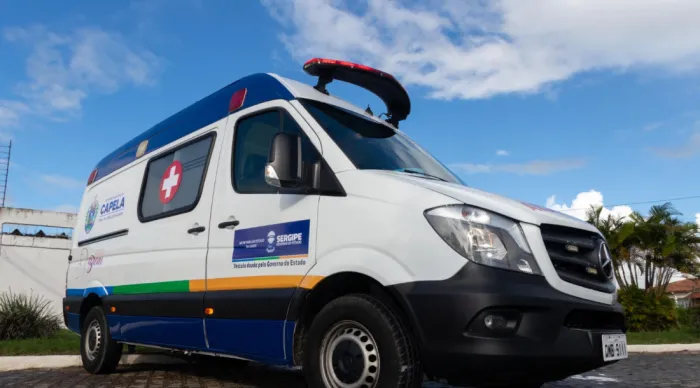 Governo do Estado entrega ambulância inter-hospitalar para o município de Capela