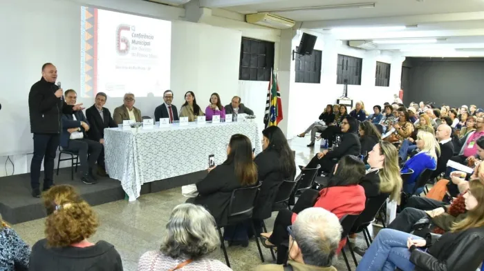 Conferência debate políticas públicas para pessoas idosas