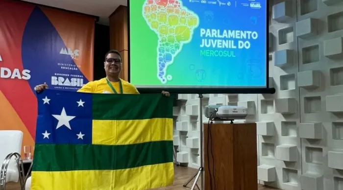 Aluno do Centro de Excelência Professor Hamilton Alves Rocha representará Sergipe na etapa internacional do Parlamento Juvenil do Mercosul