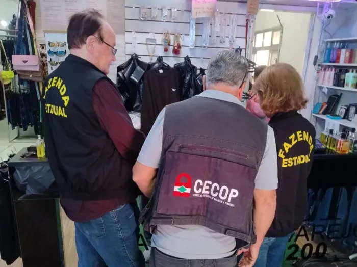 Operação com a participação da Fazenda apreende milhares de roupas e calçados piratas na Grande Florianópolis