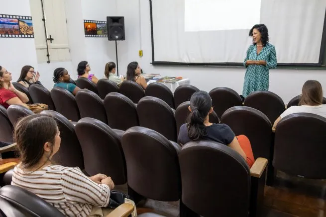 Coordenadores de creches e EMEIs participam de roda de conversa sobre povos indígenas