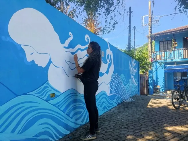 Com murais botânicos realizados com tinta ecológica, projeto de ‘artivismo’ e preservação ambiental chega a espaços públicos de São Sebastião