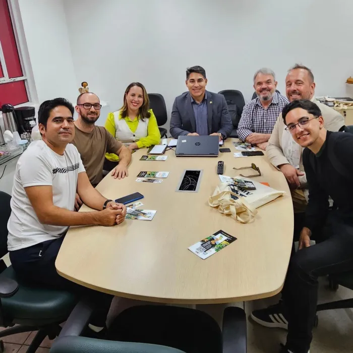 Prefeitura de Caruaru articula parceria internacional para fortalecer produção artesanal no Alto do Moura