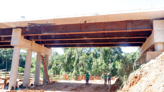 Ponte sobre o Igarapé Redenção aproxima produtores rurais de Rio Branco do escoamento de produção