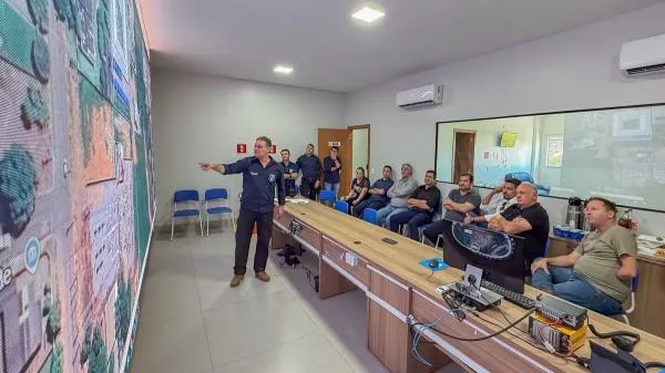 Vereadores acompanham projetos de binários, câmeras e lombadas eletrônicas em reunião com a Semsep