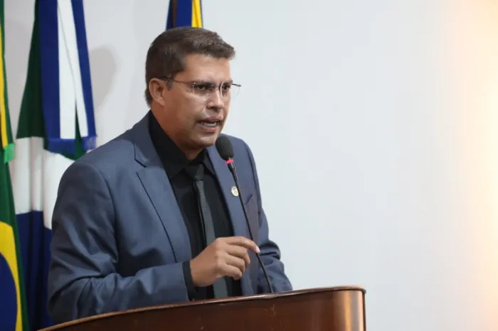 Dill do Povo solicita melhorias em iluminação e drenagem nos bairros