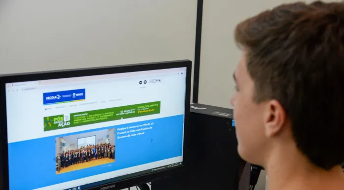 Escola de Governo divulga lista dos servidores aptos a participarem do sorteio da pós-graduação em ESG