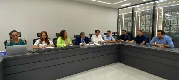 Sorriso: vereadores e gestores municipais entregam ao Estado proposta de convênio para procedimentos médicos na rede privada