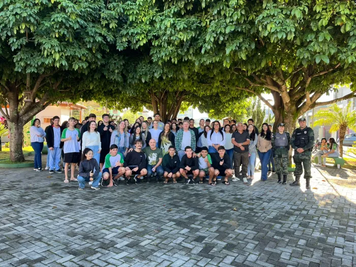 PREFEITURA DE GUAÇUÍ PROMOVE CAMINHADA ECOLÓGICA COM ESTUDANTES DA REDE ESTADUAL