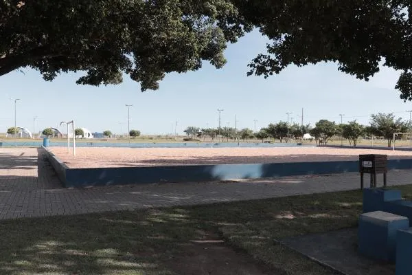 Vereador solicita instalação de iluminação pública no espaço esportivo da Praça da Luz