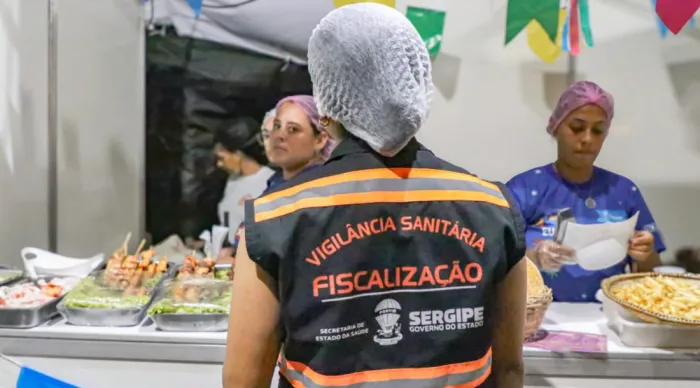 Vigilância Sanitária realiza fiscalizações e orienta comerciantes no Arraiá do Povo