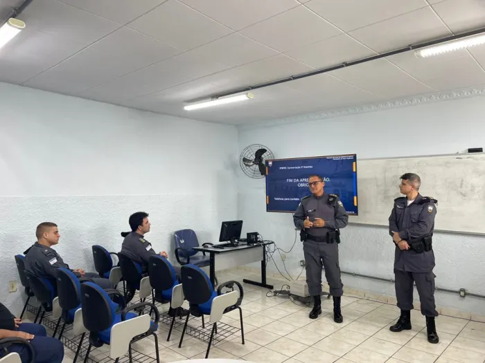 Comando do 4º CPOR realiza visita técnica institucional na Sede do 8º Batalhão em Colatina