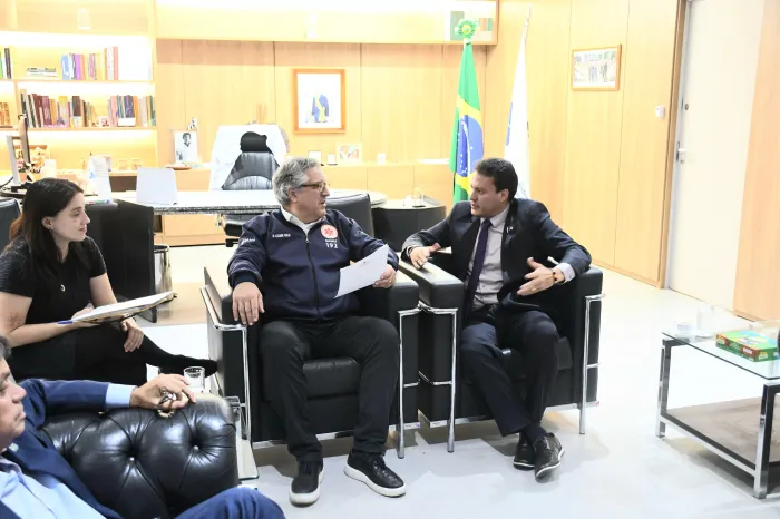 Em Brasília, governador em exercício Felipe Camarão alinha ações da saúde para municípios maranhenses