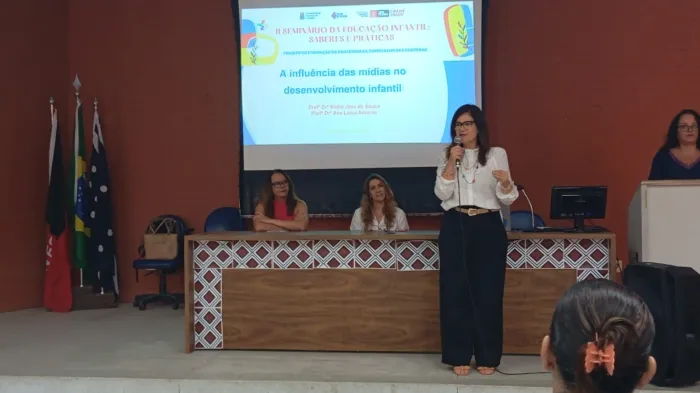 Profissionais da Educação Infantil participam de seminário sobre saberes e práticas