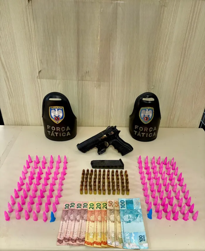 Força Tática do 4º BPM apreende arma, drogas e munições no bairro Jaburuna, em Vila Velha