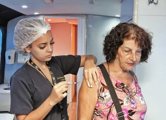 Saúde oferece vacinação itinerante no bairro Grama