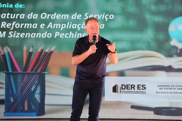 Governador inaugura quadra poliesportiva e autoriza reforma de escola na Serra