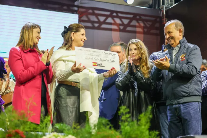 Governador participa da abertura da Festa Nacional do Pinhão, que dá início à temporada de inverno em SC