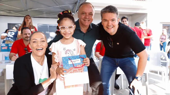 Campanha Olhar Solidário realiza entrega de 120 óculos de grau