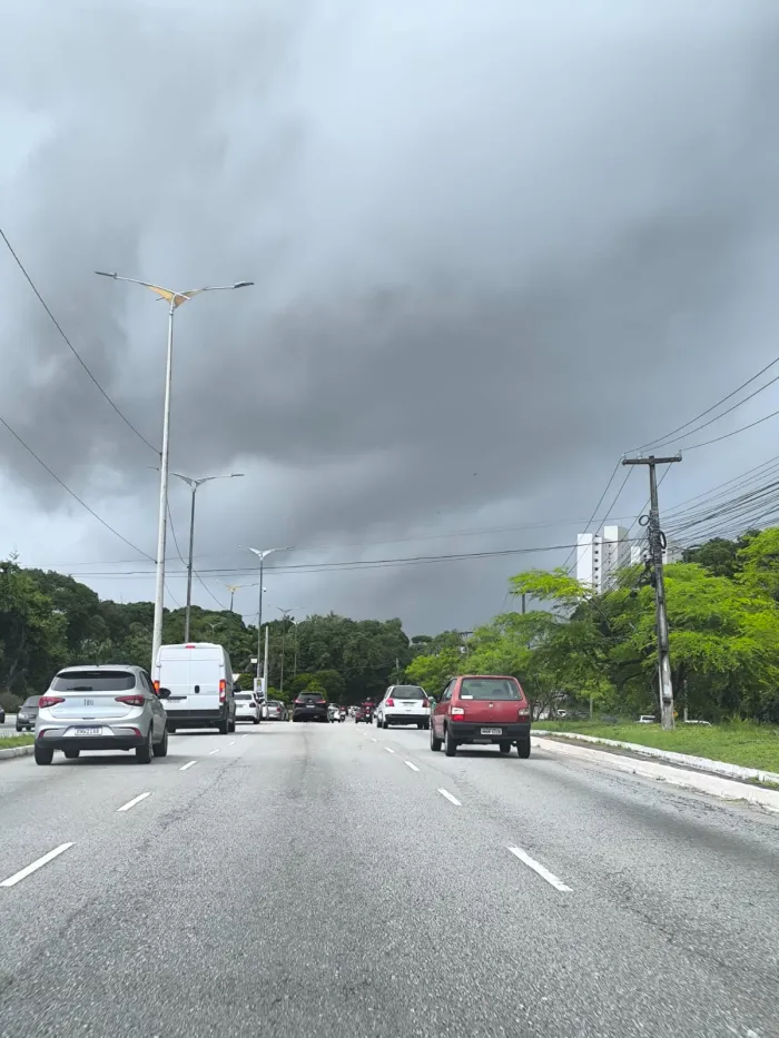 Inmet emite alerta e Defesa Civil coloca equipes de prontidão