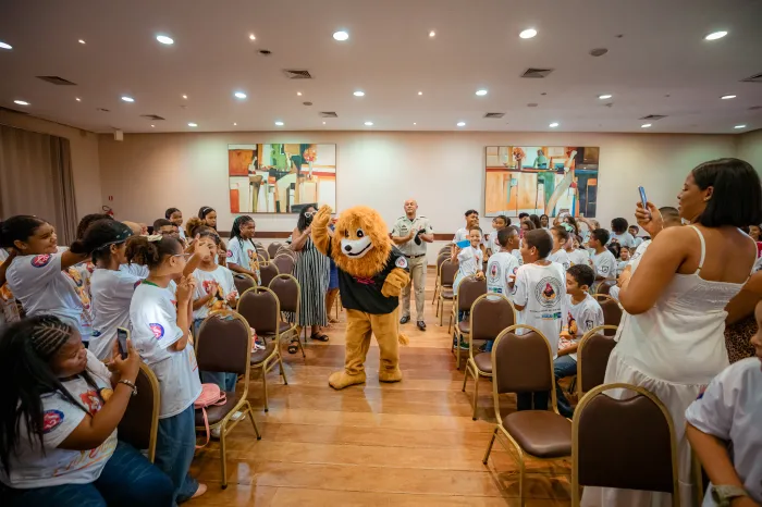 Mais de 850 estudantes de Camaçari formam no Proerd nesta terça-feira