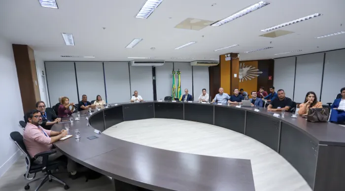 Governador discute potencialidades turísticas de Pacatuba