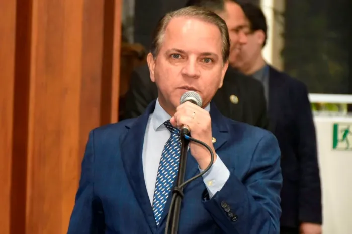 Projeto institui ações integradas para combate ao comércio ilegal de celulares e peças