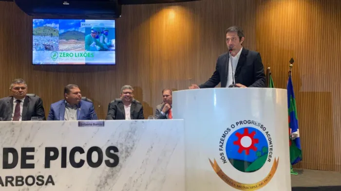 Semarh participa de audiência para discutir o Projeto Zero Lixões com prefeitos da macrorregião de Picos