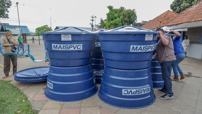 Prefeitura de Rio Branco realiza entrega de kits com caixas d’água para famílias de baixa renda da Baixada da Sobral