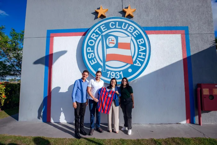 Prefeita visita CT do Bahia e projeta parceria em prol de crianças e jovens do município