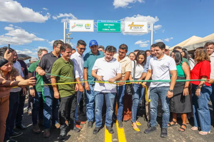Governador inaugura pavimentação asfáltica de rodovias e vias urbanas em Curral Novo do Piauí