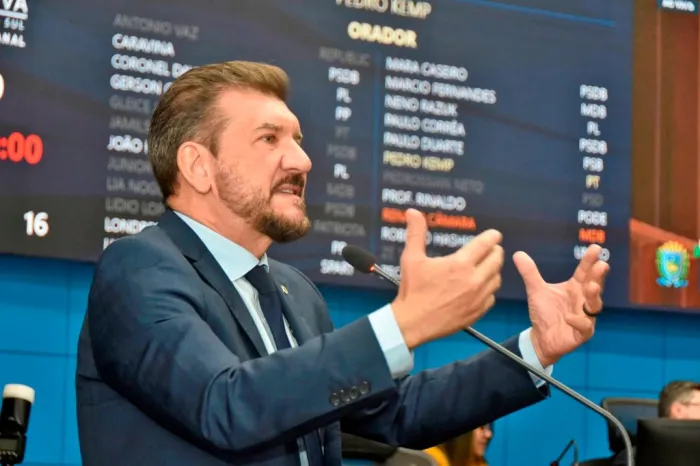 Pedro Kemp subiu à tribuna para se solidarizar com patriotas chamados de malucos 