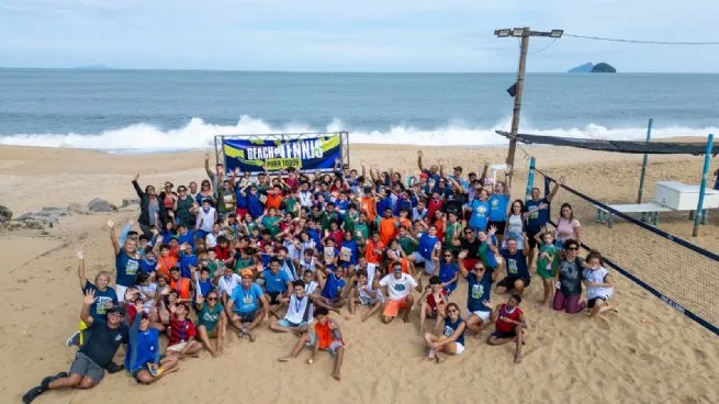 Estudantes da rede municipal vivenciam manhã de Beach Tennis em Boiçucanga