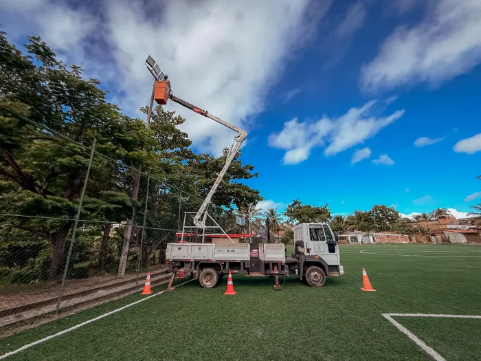 Campo em Portão recebe manutenção na iluminação