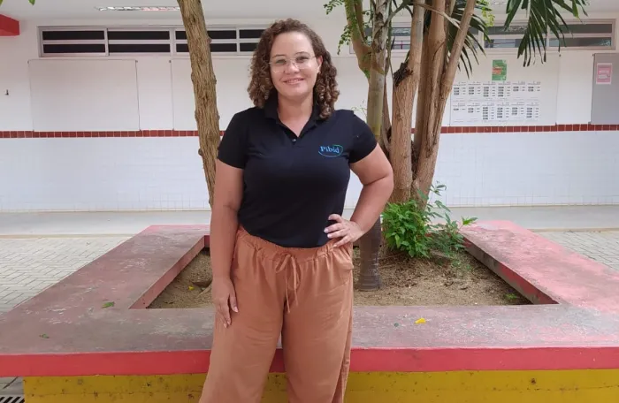 Professora de Física da rede pública estadual é selecionada para participar da Escola de Física CERN em Portugal e na Suíça