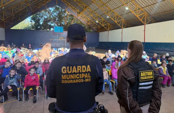 Prefeitura leva projeto Agetran na Escola para estudantes do distrito de Itahum