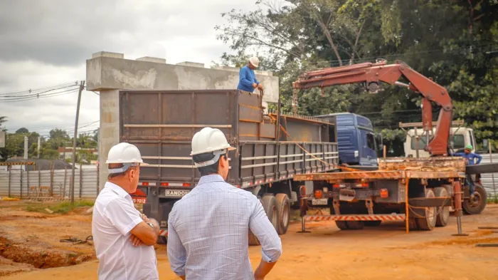 Primeiras vigas metálicas para novo viaduto da Avenida Ceará chegam a Rio Branco e marcam nova fase da obra
