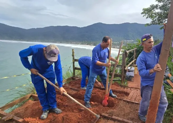Prefeitura de São Sebastião inicia reforma do Mirante na Trilha Maresias–Paúba