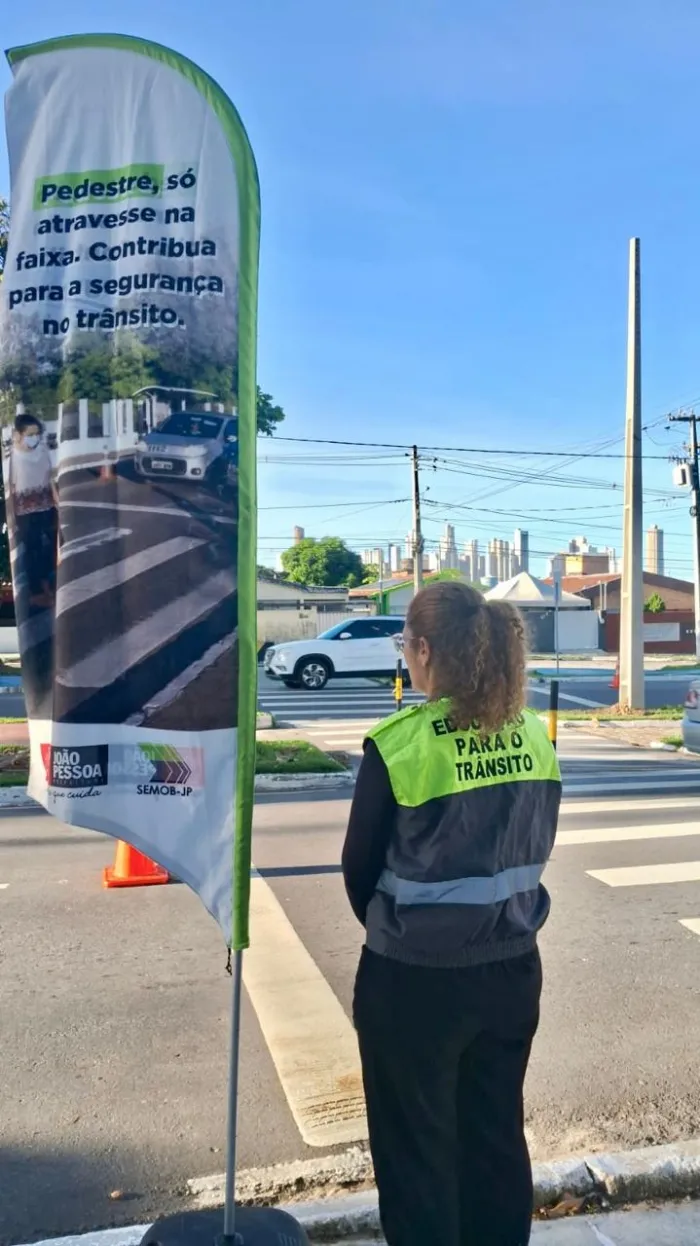 Semob-JP realiza ações durante toda a semana e destaca orientação sobre travessia segura na faixa de pedestre
