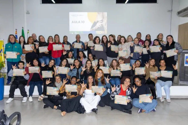 Curso de Libras da Educação forma 50 novos alunos e fortalece inclusão em São Sebastião