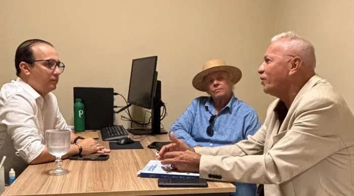 Secult discute readequação de acervos museológicos com historiador Adailton Andrade